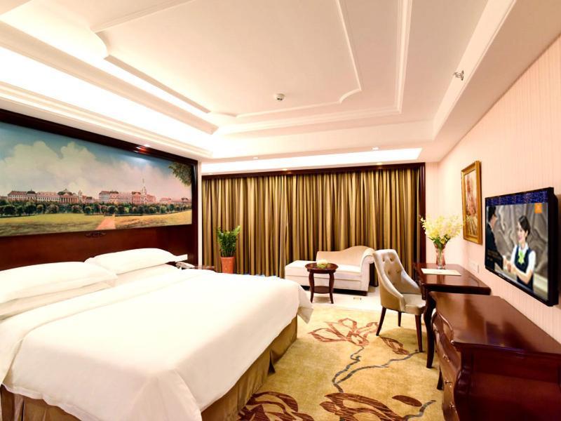 Vienna Hotel Loudi Chunyuan Pedestrian Street Exterior photo