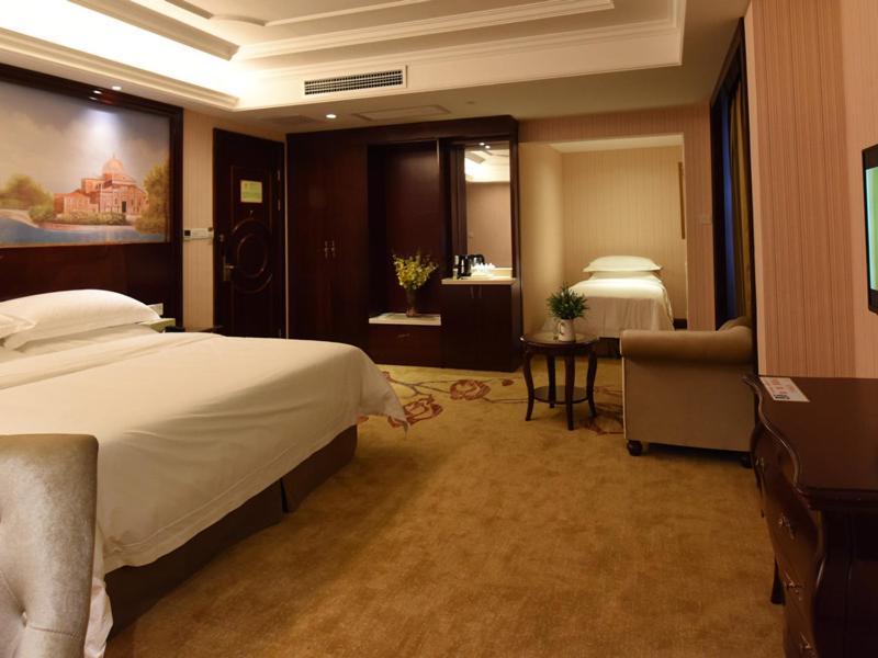 Vienna Hotel Loudi Chunyuan Pedestrian Street Exterior photo