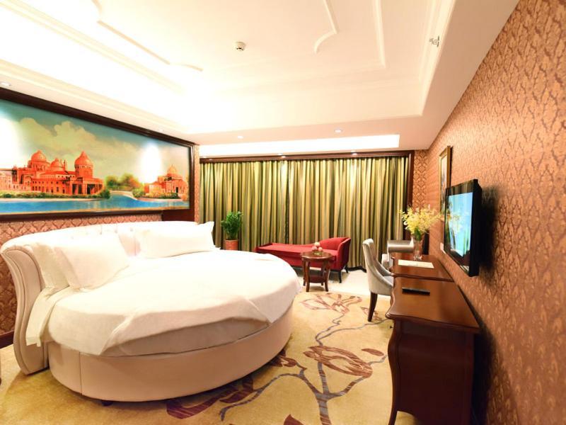 Vienna Hotel Loudi Chunyuan Pedestrian Street Exterior photo